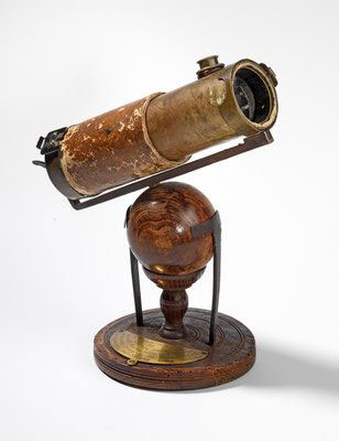 Newton Reflektor
                1668